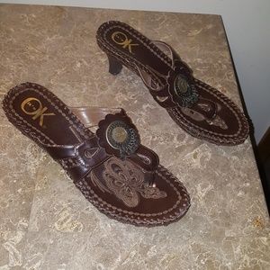It's ok size 10 Brown sandal